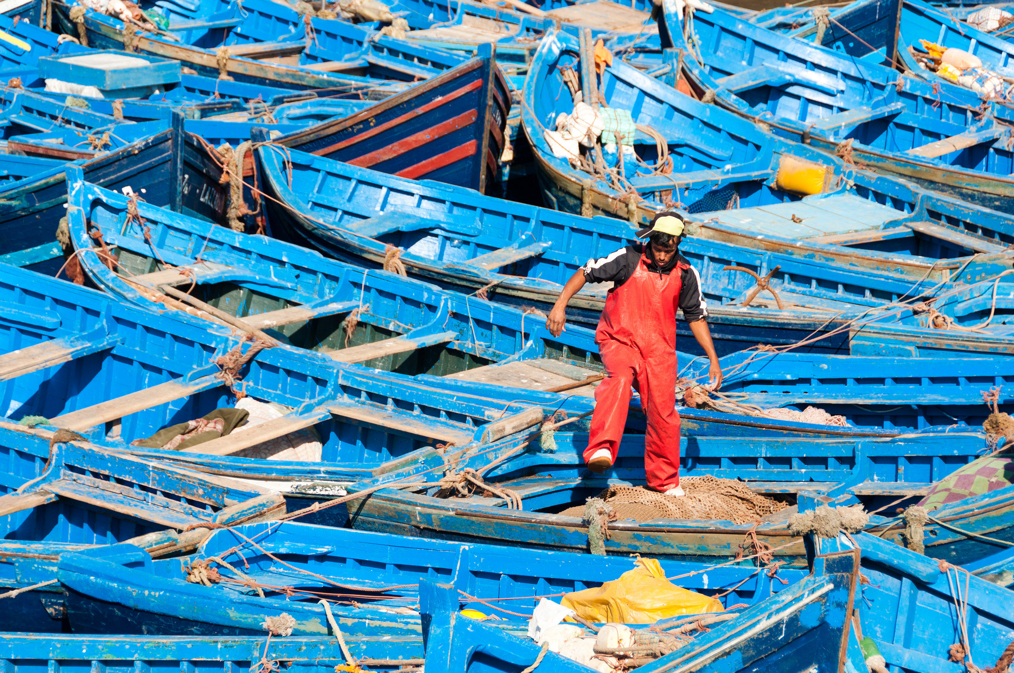 Fisherman-in-Essaouira-on-Moroccos-Atlantic-Ocean-coast