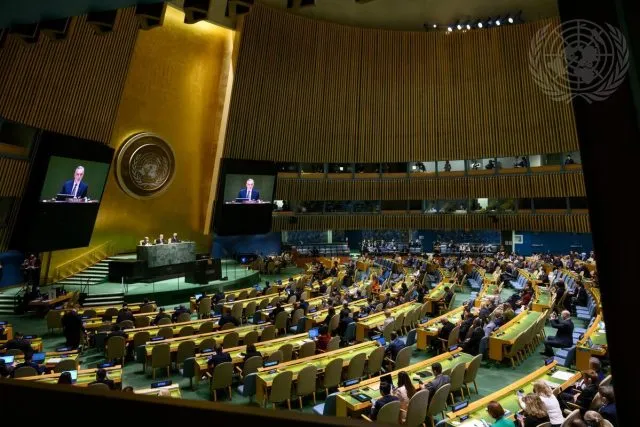 A wide view of the opening meeting and commencement of general debate of the Tenth Review Conference of the Parties to the Treaty on the Non-Proliferation of Nuclear Weapons (1-26 August). On the screens are Gustavo Zlauvinen, President of the Review Conference for the Nuclear Non-proliferation Treaty (NPT).