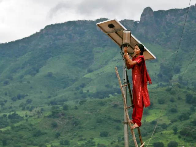 Minakshi Diwan 20, tends to maintenance works in the solar village.