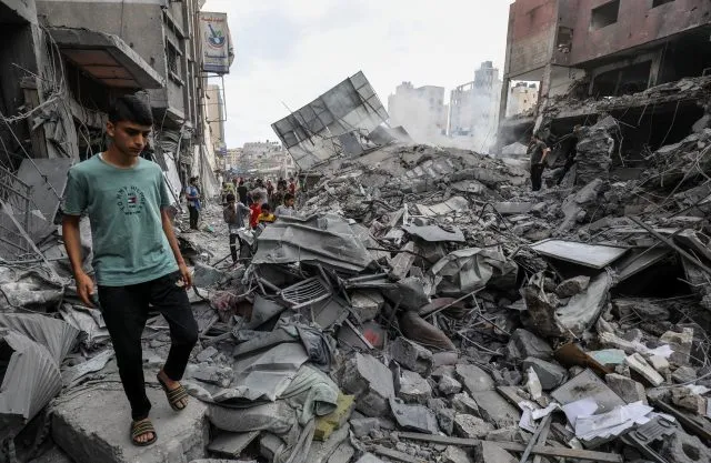 People search the Khan Yunis municipality building after an Israeli air strike, in the city of Khan Yunis, southern of the Gaza Strip, October 10, 2023.