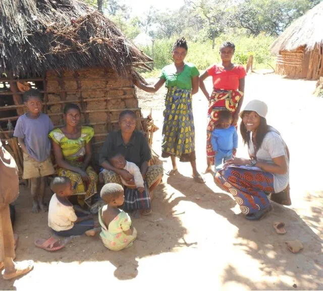 Huguette Diakanaba with community health workers