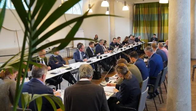Participants at our dialogue on tailoring deterrence in the High North gathered round the conference table